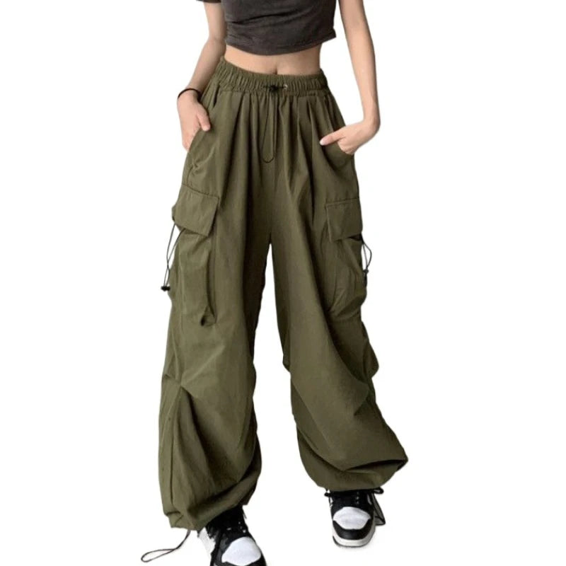 High-Waist Retro Cargo Pants 🖤✨
