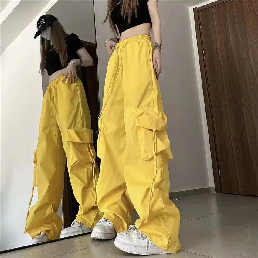 High-Waist Retro Cargo Pants 🖤✨
